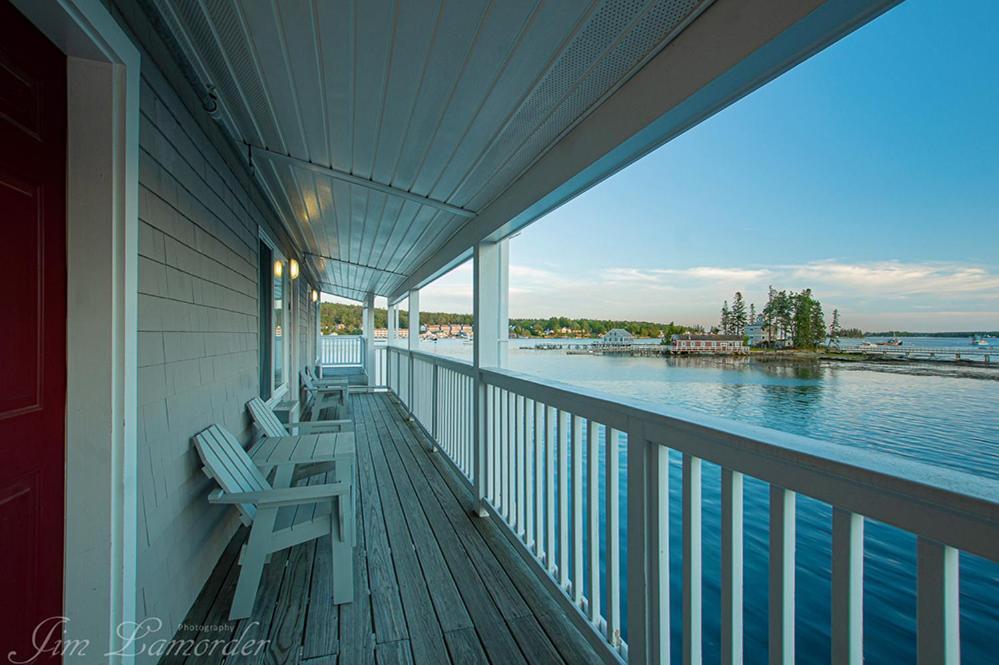 Tugboat Inn Бутбей-Харбор Экстерьер фото